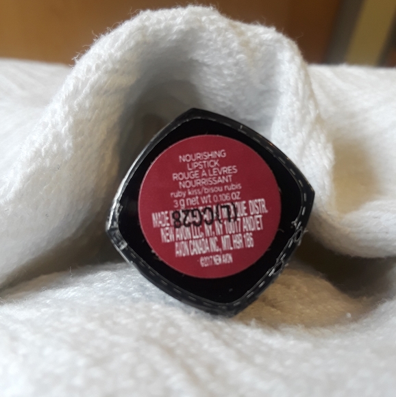 AVON TRUE COLOR LIPSTICK RUBY KISS - Picture 3 of 5